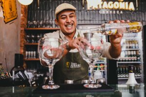 bartender preparando um drink na don antonio